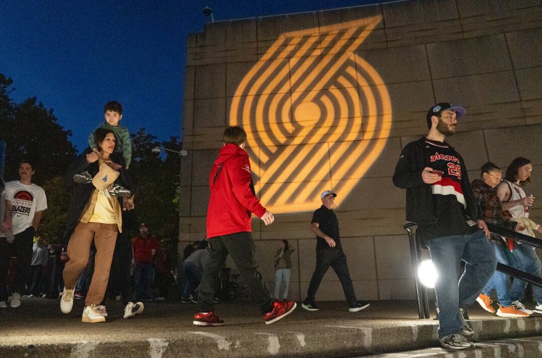 People going to the Moda Center, Oregon's arena